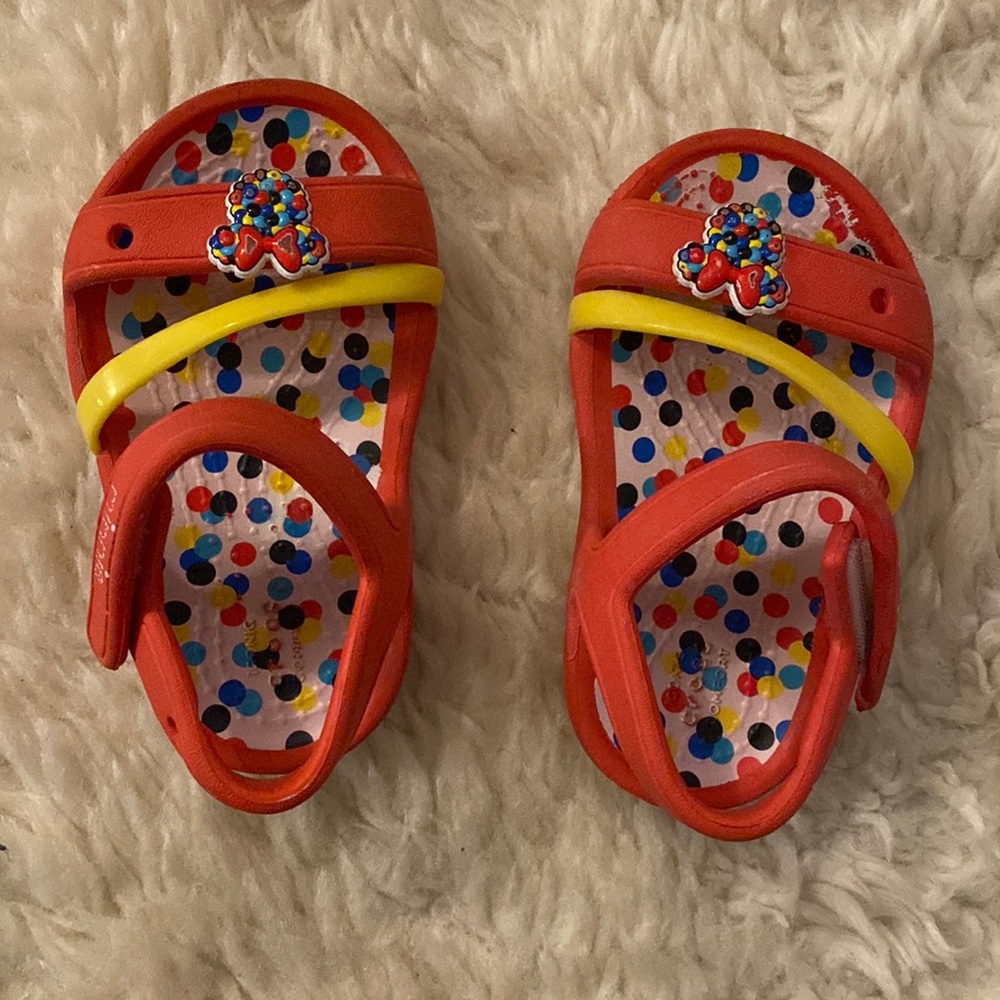 Croc Minnie Mouse sandal